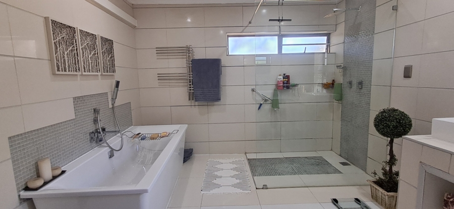 4 Bedroom Property for Sale in Jeffreys Bay Central Eastern Cape